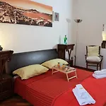 Bernadette Oda ve Kahvaltı Napoli