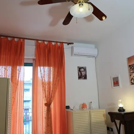 לינה וארוחת בוקר Bernadette *